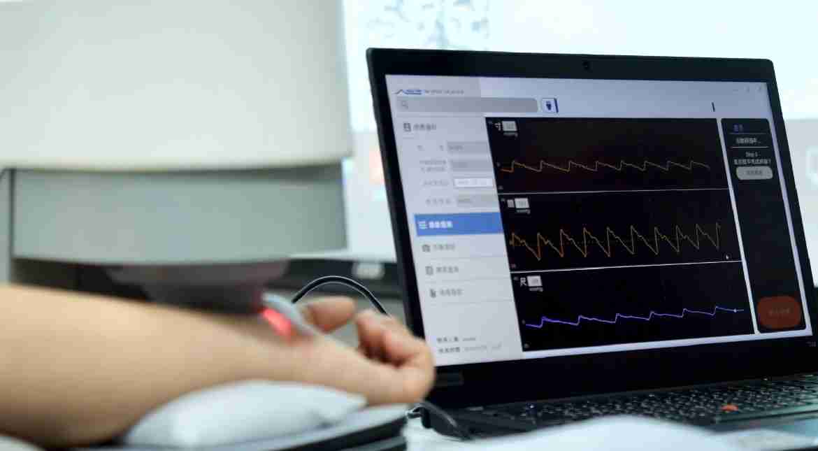 EBpay耘康以高解析与拟真的显示技术，，，将其应用于中医检测，，提供“中医数位化检测方案”，，，使传统中医检测结果数据化与可视化