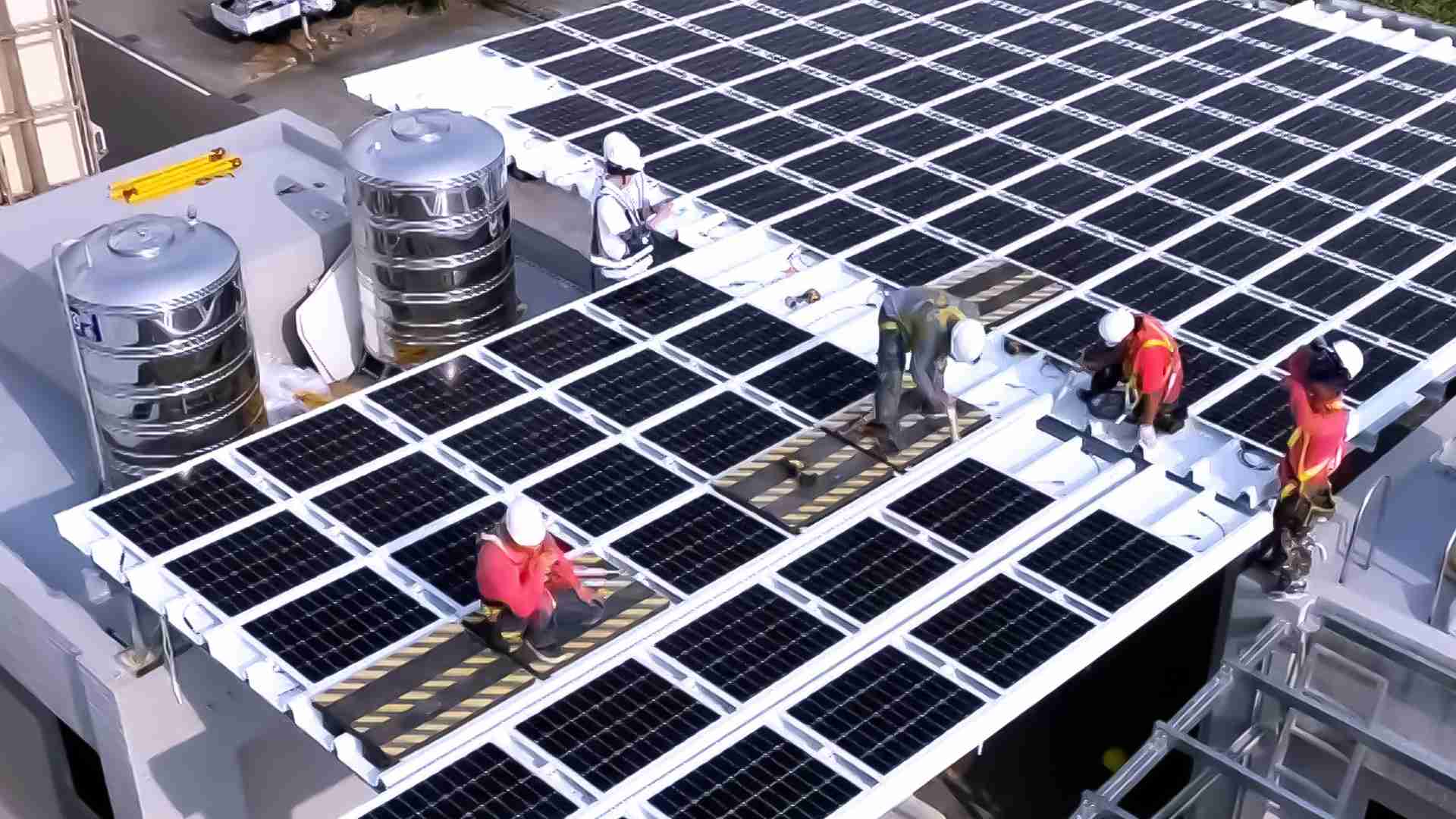 EBpay着力于替代能源之技术研发，，，如光电浪板的相关制程、、、、设备与产品，，，，其中所开发之光电整合型浪板，，减少传统金属支架安装，，，，更提升耐候度，，，可广泛运用于多元场域，，，并辅助建筑达到净零碳排目标