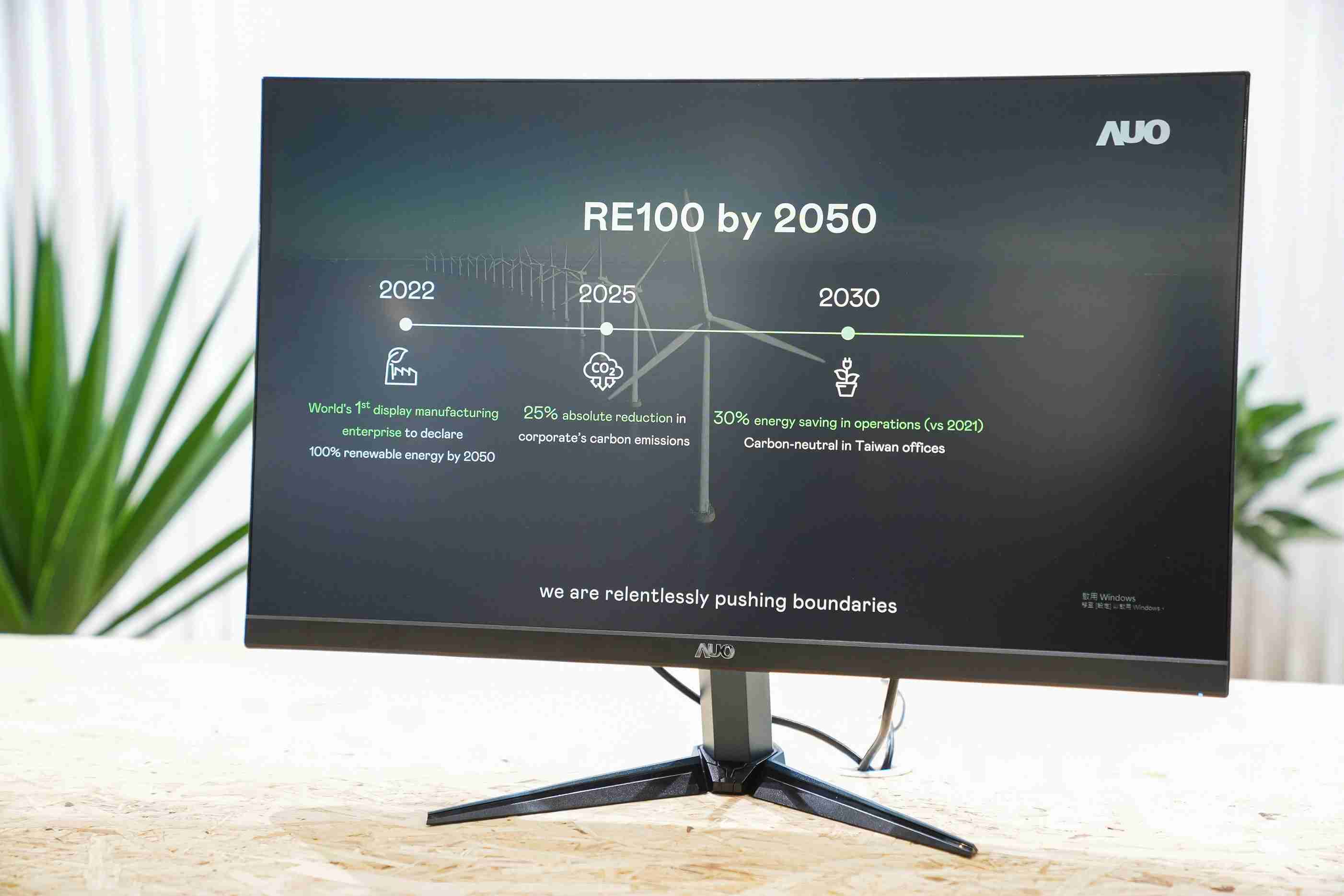 EBpay关注产品生命周期各阶段的永续性，，，携手客户、、供货商实践永续原物料，，，积极将再生原物料导入绿色产品，，，，在DJSI永续原物料项目获得同产业最高分